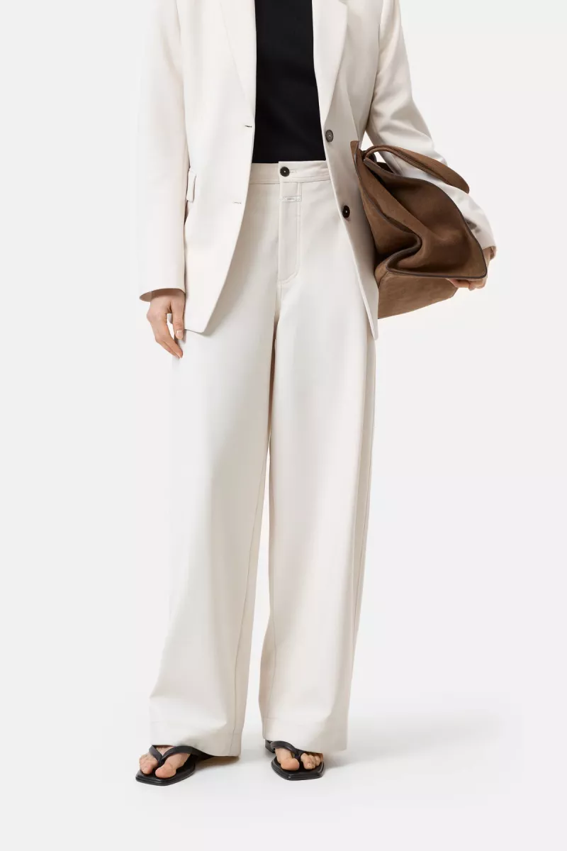 Closed C22065-32C-22 Beige