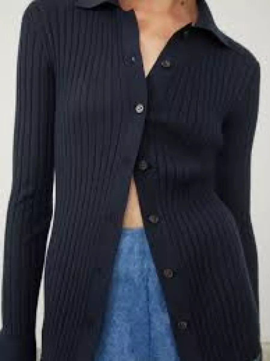 Lisa Yang 2023213 Donkerblauw